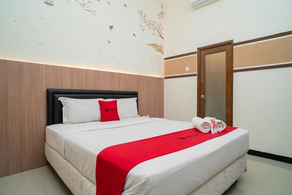 RedDoorz Room
