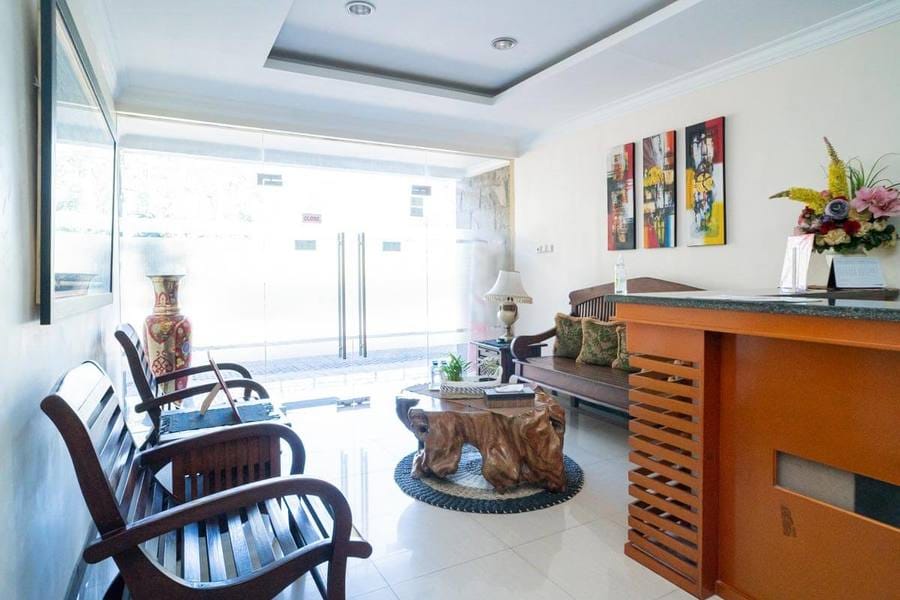 RedDoorz Syariah near Marvel City Mall 2