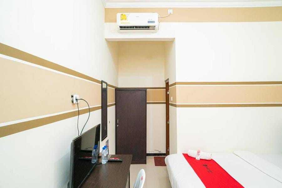 RedDoorz Syariah near Marvel City Mall 2