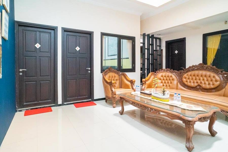 RedDoorz Syariah near Marvel City Mall 2