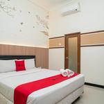 RedDoorz Syariah near Marvel City Mall 2