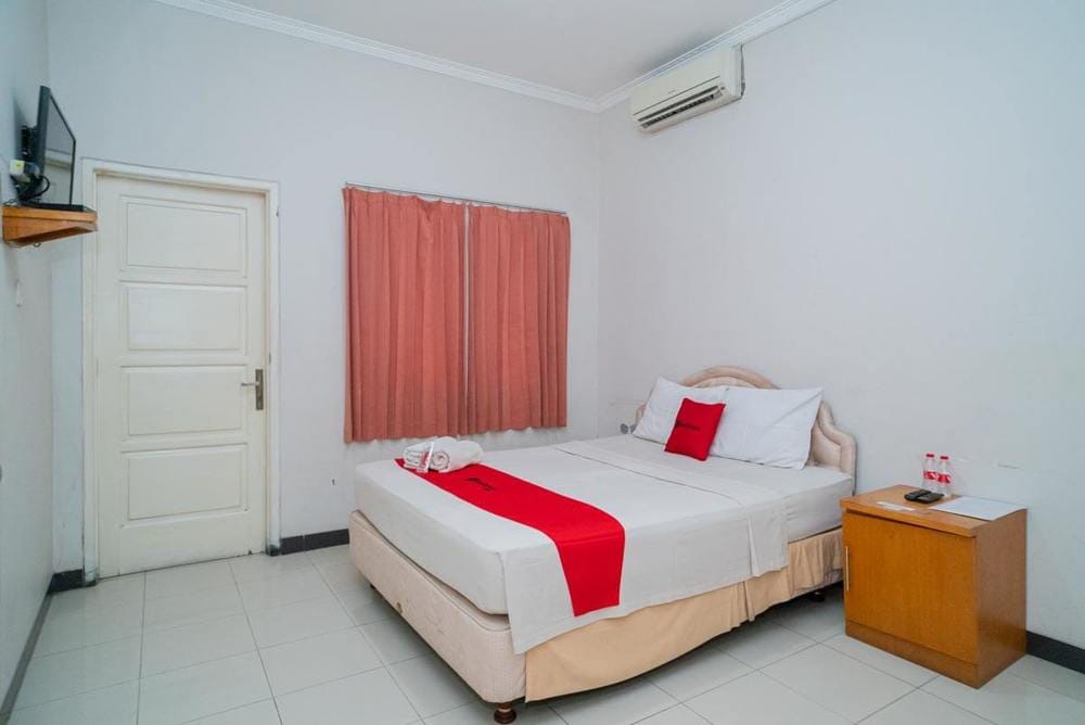 RedDoorz Room