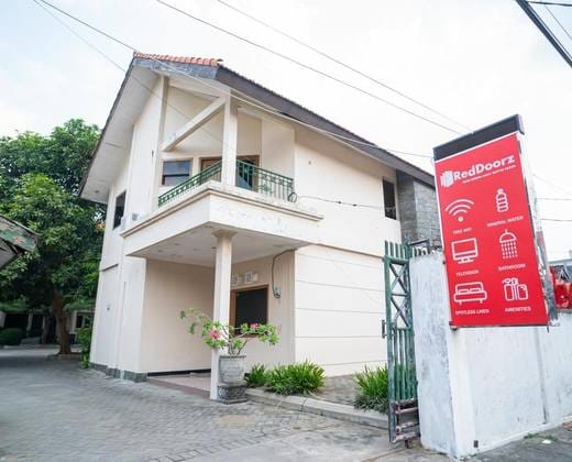 RedDoorz near Rumah Sakit Baptis Kediri