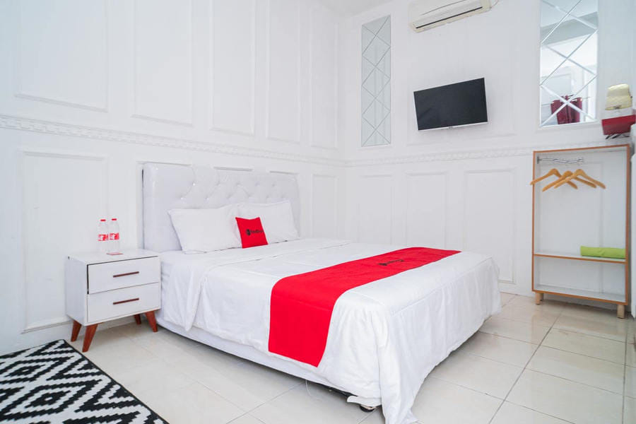 RedDoorz Syariah @ Aura Homestay