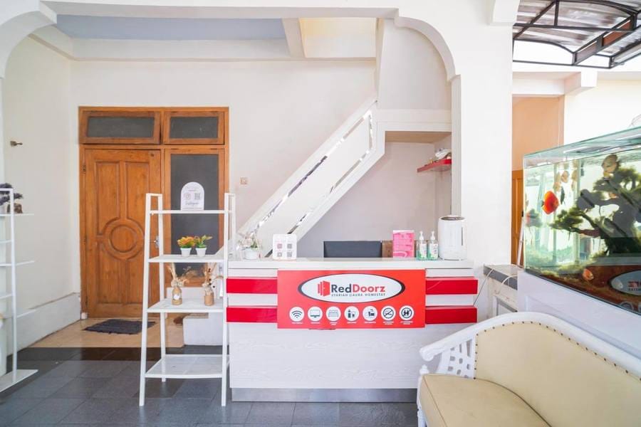 RedDoorz Syariah @ Aura Homestay