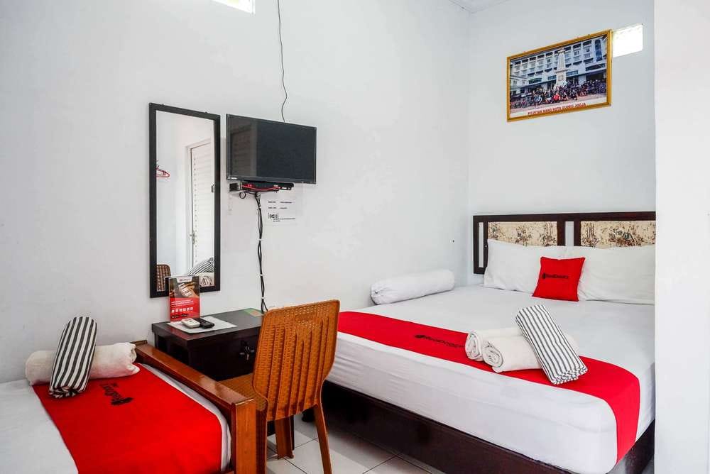 RedDoorz Family Room