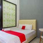 RedDoorz Syariah near Alun Alun Kajen