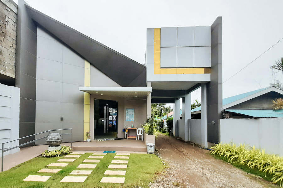 RedDoorz @ Lazarian Hotel and Resort Cagayan Valley