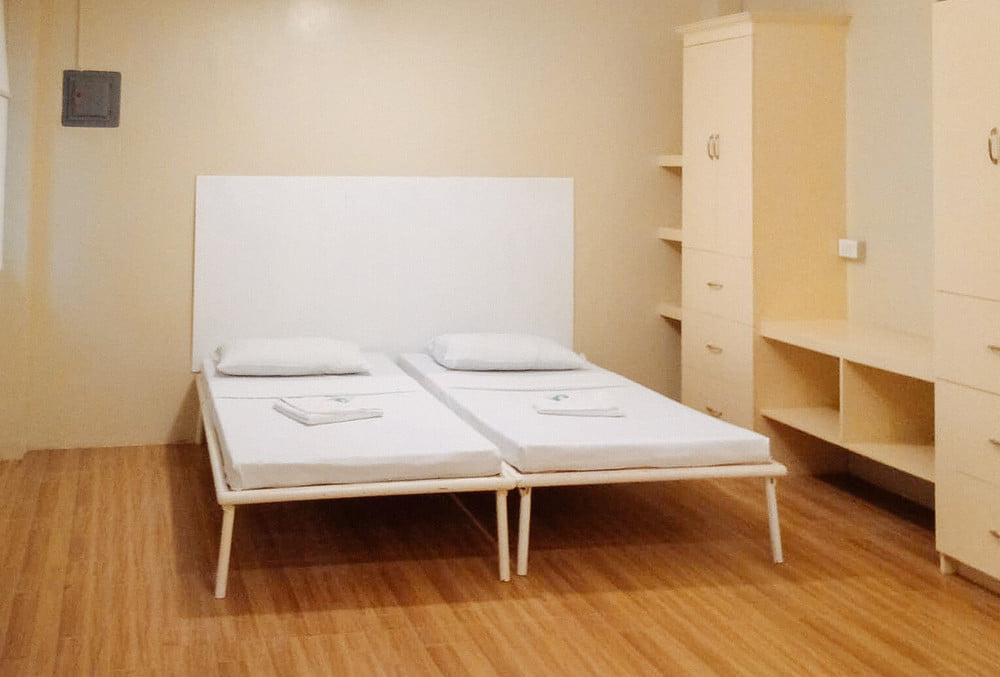 RedDoorz Family Room