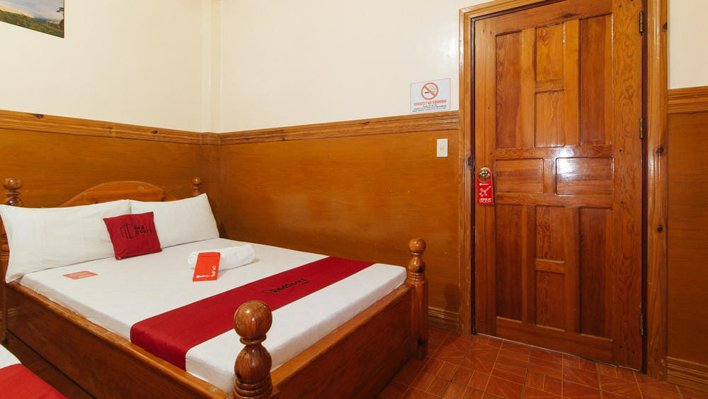RedDoorz Family Room