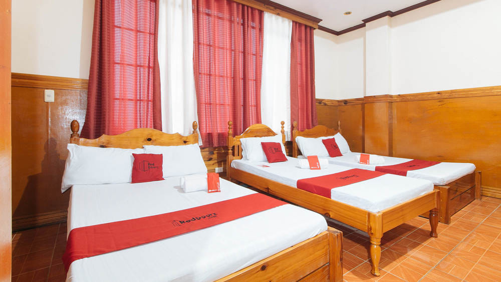 RedDoorz Family Room (6 Adults)