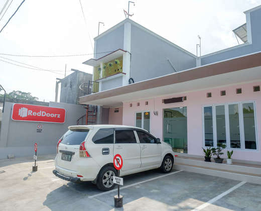 RedDoorz near Rita Supermall Purwokerto 2