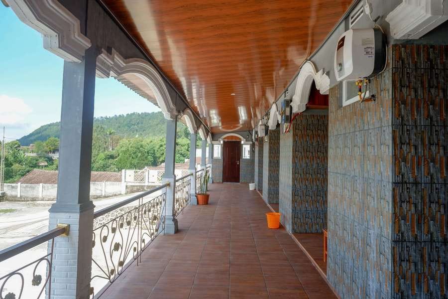 Urbanview Hotel Mountain Palace Kopeng