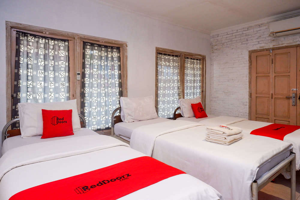 RedDoorz Triple Room