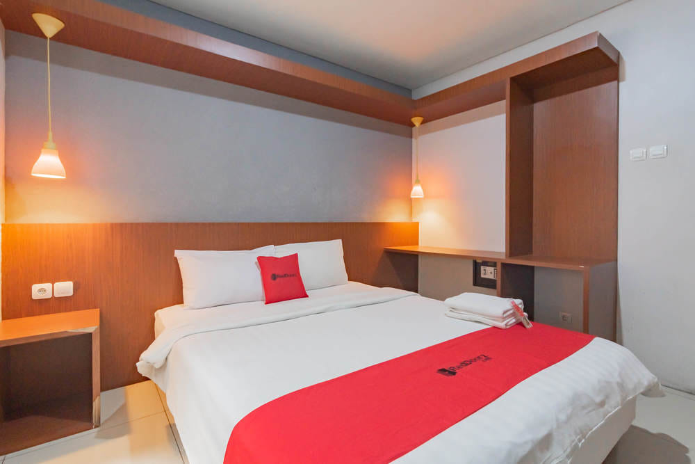 RedDoorz Deluxe Room