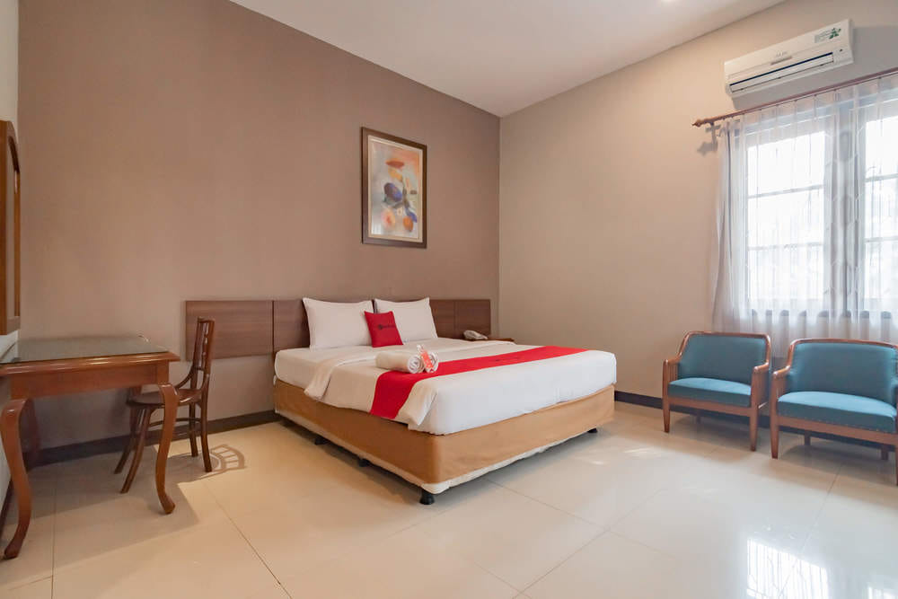 RedDoorz Deluxe Room