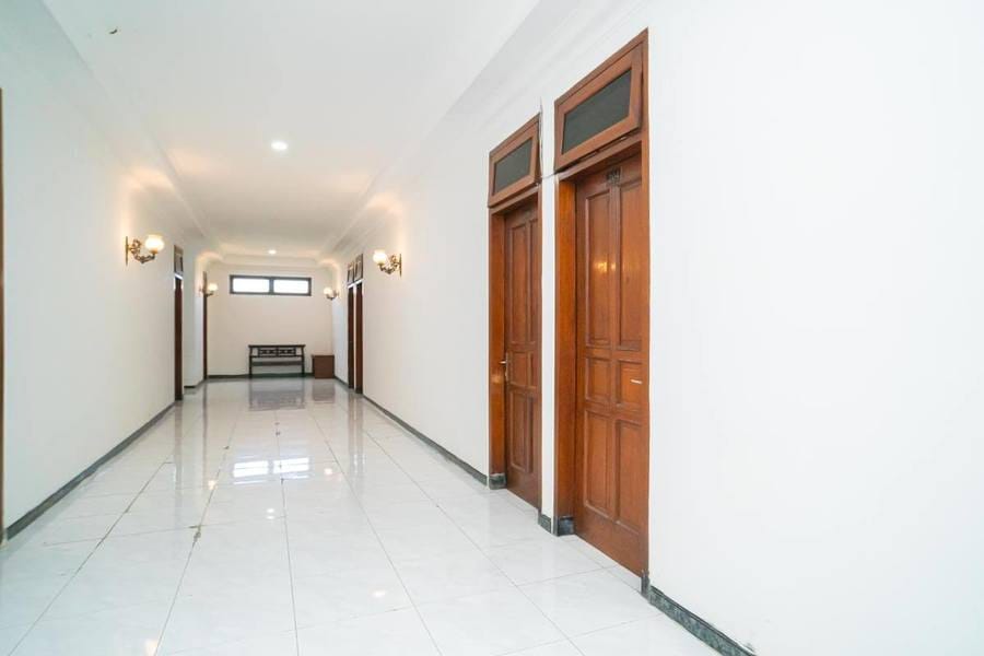 Reddoorz Plus @ Hotel Surya Solo