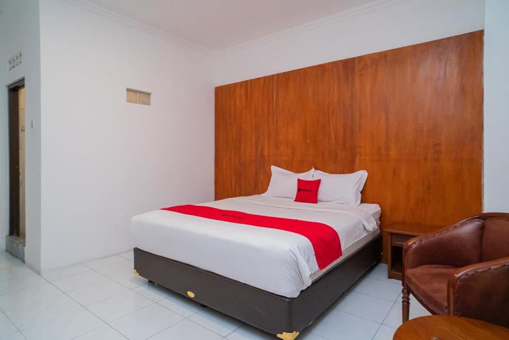RedDoorz Deluxe Room