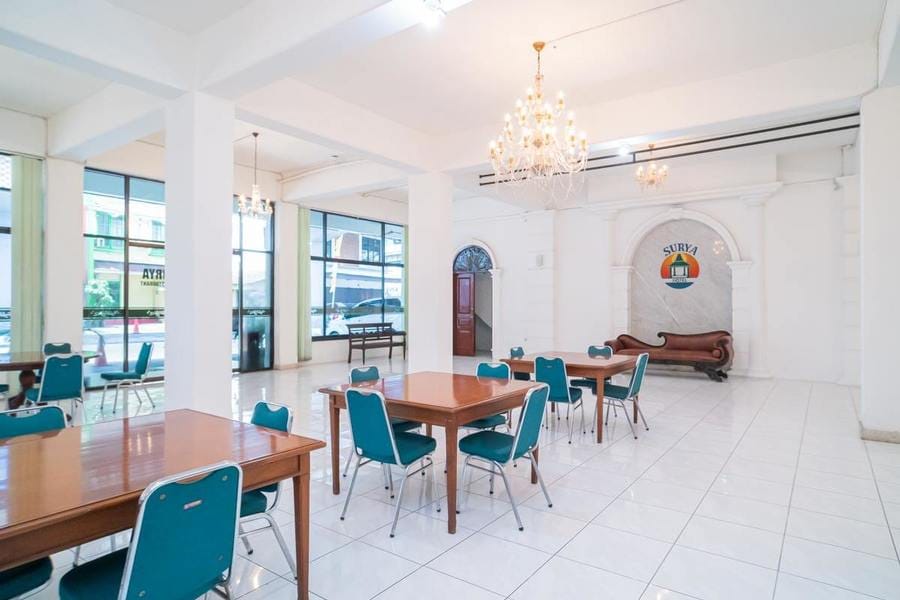 Reddoorz Plus @ Hotel Surya Solo