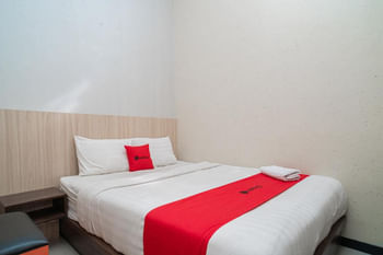 RedDoorz near Matahari Singosaren Solo