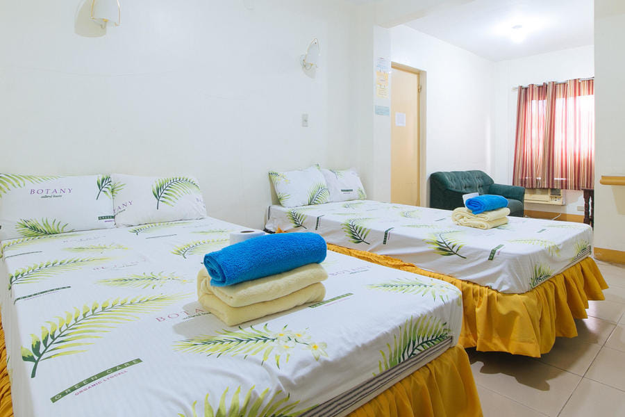 Golden Sunrise Hotel I by RedDoorz