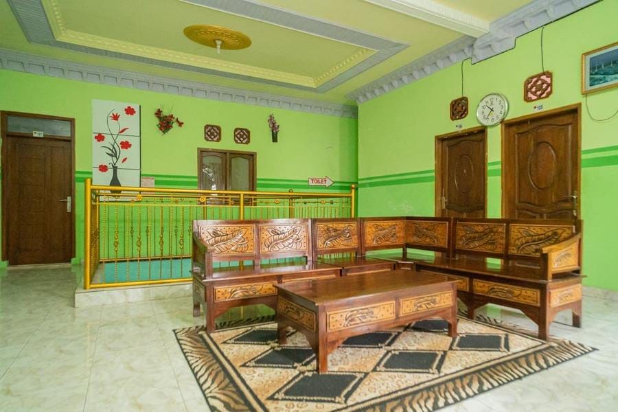 RedDoorz Syariah near Batu Night Spectacular 3