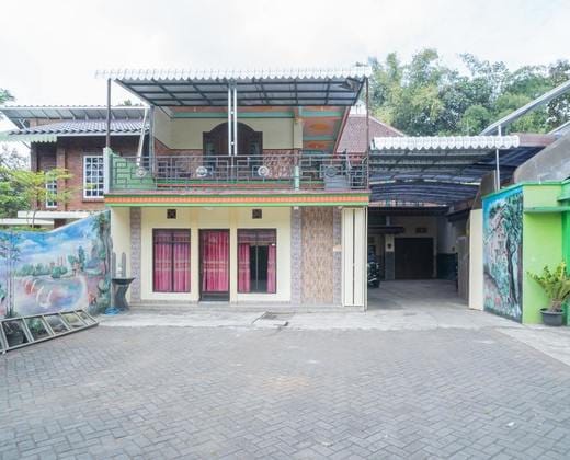 RedDoorz Syariah near Batu Night Spectacular 3