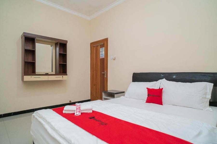 RedDoorz @ Villa Akbar 3