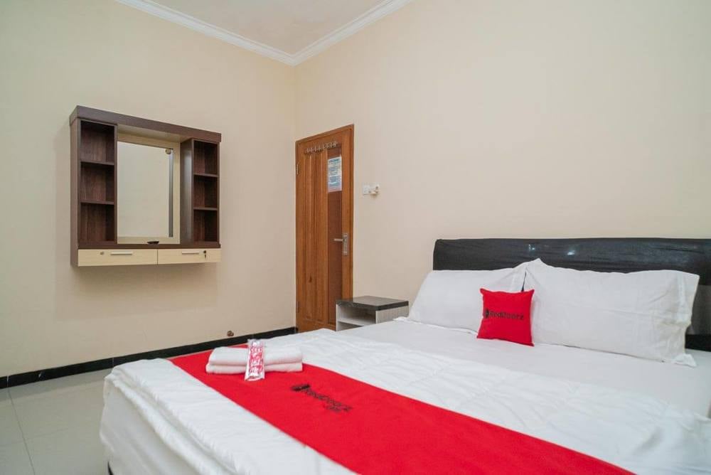 RedDoorz Deluxe Room