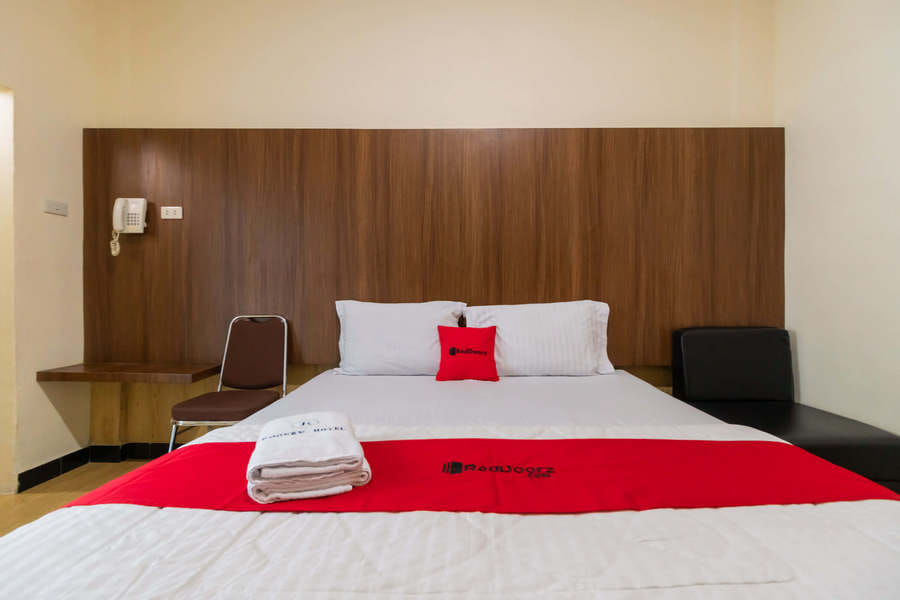 RedDoorz Plus near Ramayana Pematangsiantar