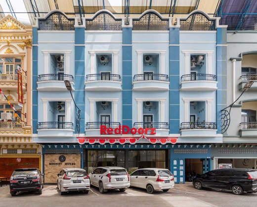 RedDoorz Plus near Ramayana Pematangsiantar