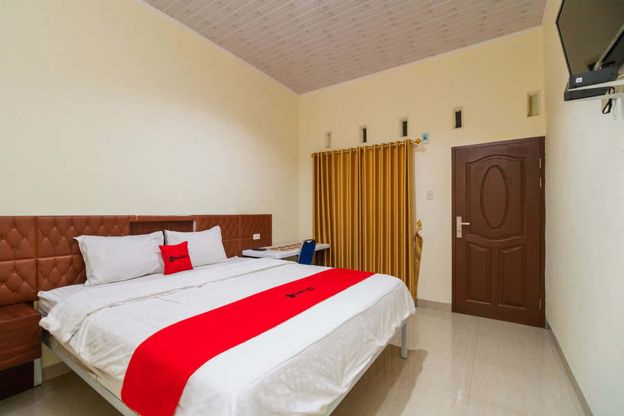 RedDoorz @ Aldos Villa Silangit
