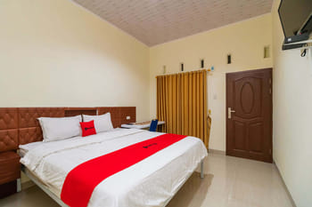 RedDoorz @ Aldos Villa Silangit