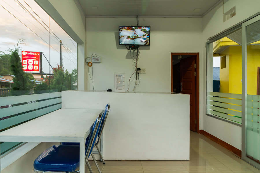 RedDoorz @ Aldos Villa Silangit