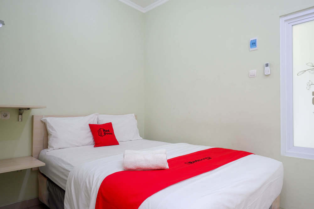 RedDoorz Room