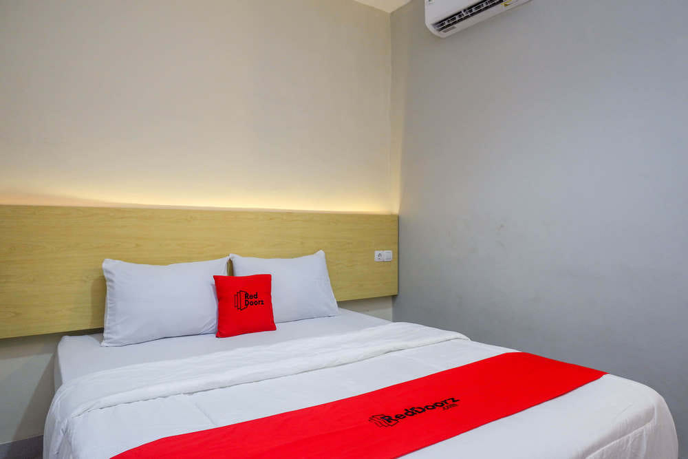 RedDoorz Room