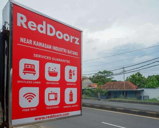 RedDoorz near Stasiun Batang