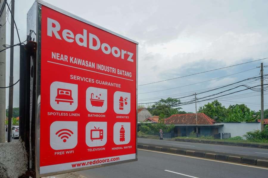 RedDoorz near Stasiun Batang