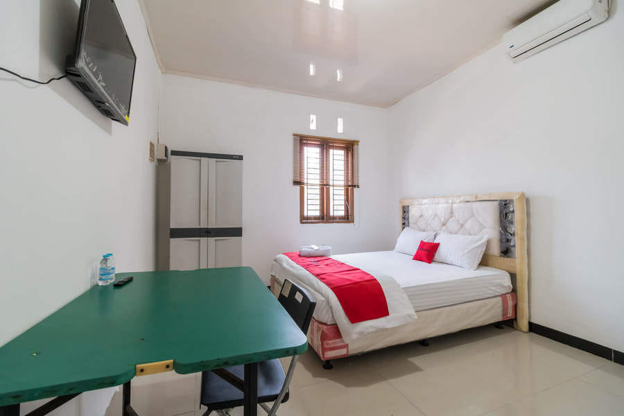 RedDoorz near Terminal Bubulak Bogor