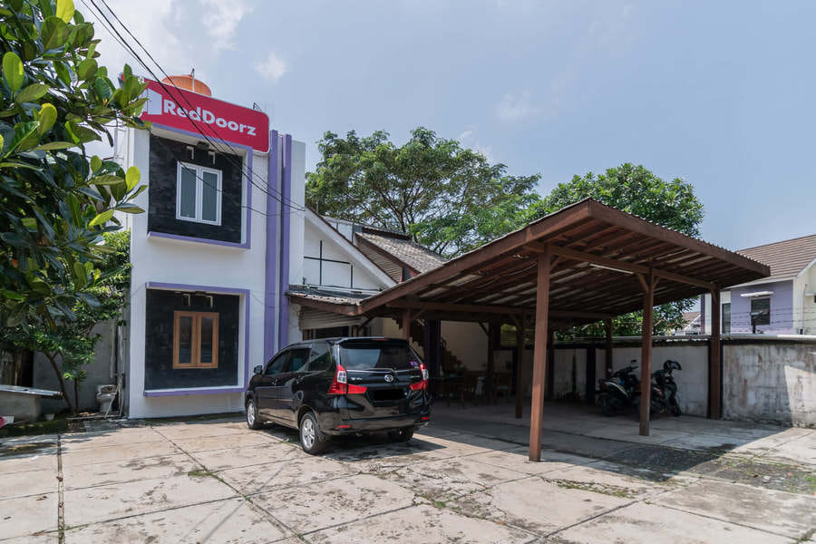 RedDoorz near Terminal Bubulak Bogor