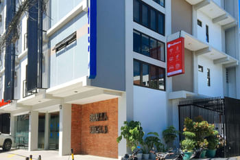 RedDoorz near Southwestern University