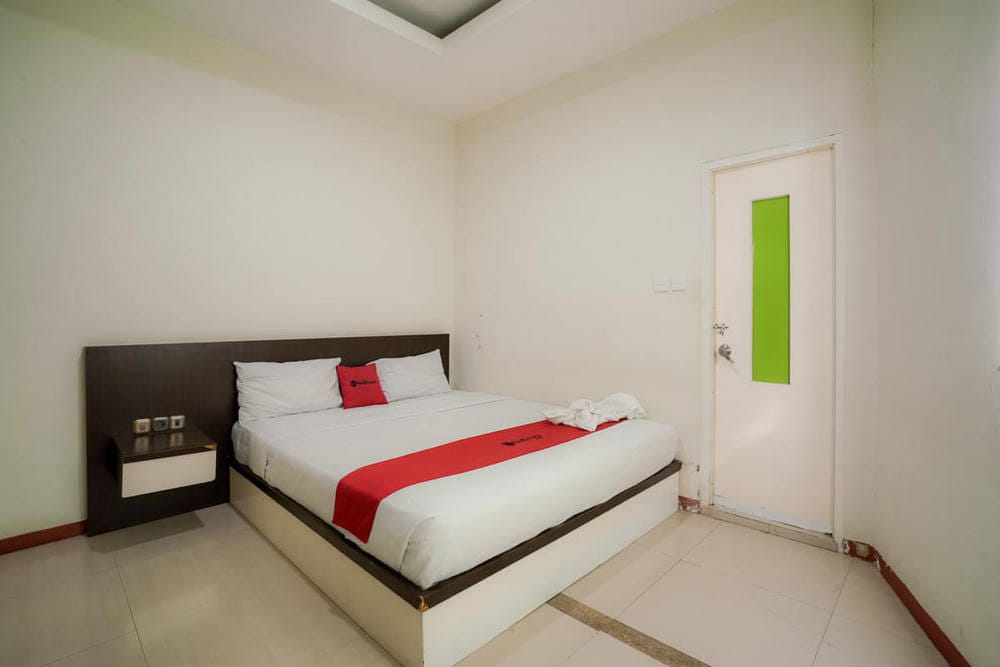 RedDoorz Room
