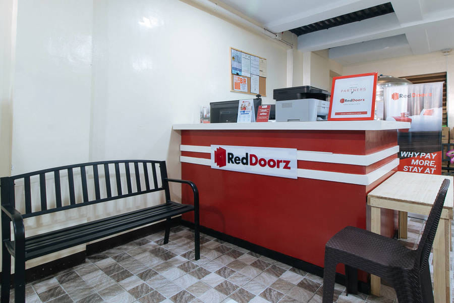 Reddoorz Plus near Uptown BGC Mall