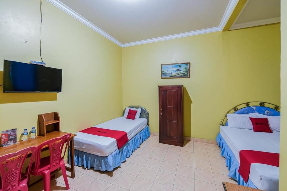 RedDoorz Family Room