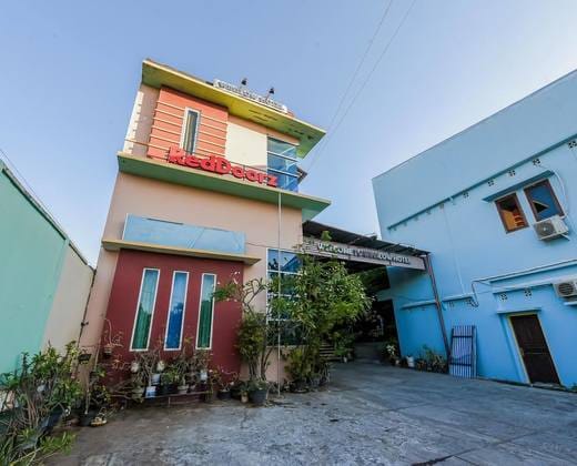 RedDoorz near Mangrove Forest Kupang