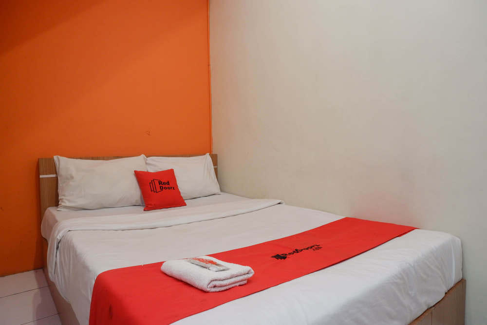 RedDoorz Room