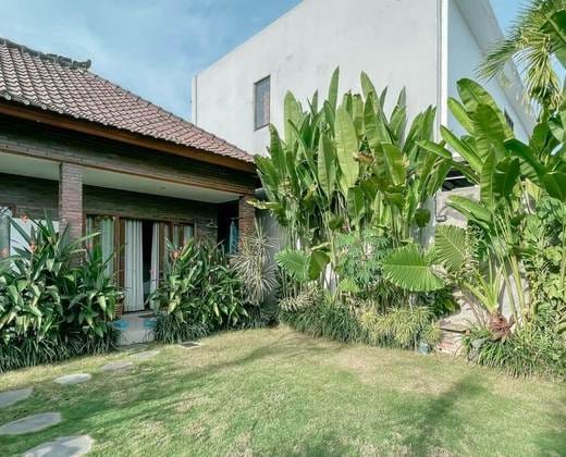 The Kumpi Bali by The Lavana