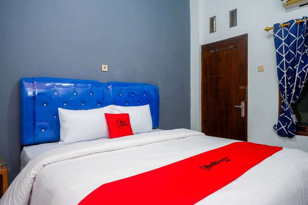 RedDoorz Room