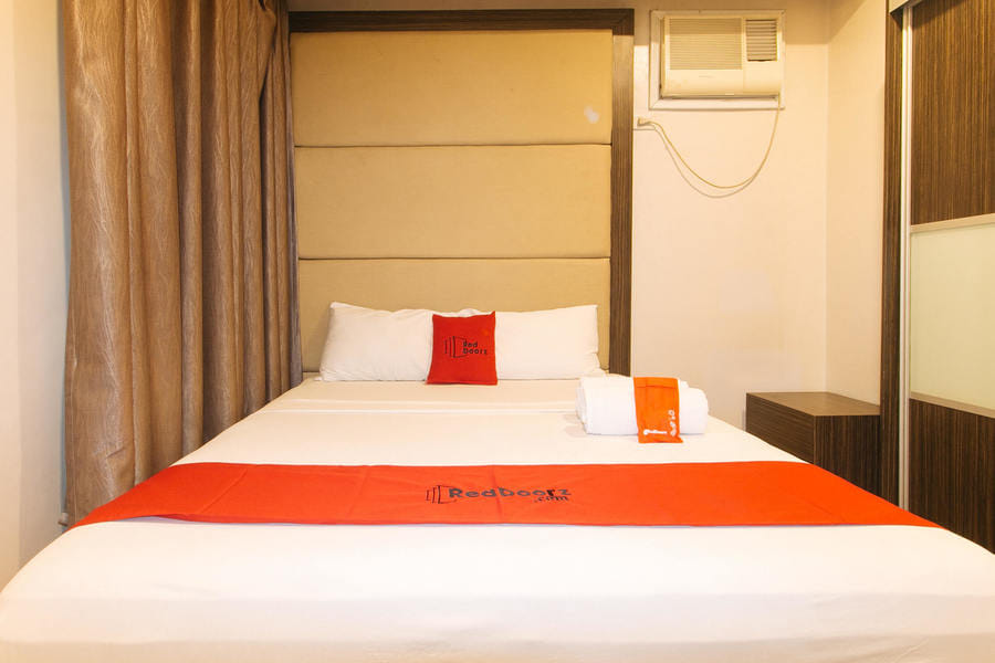 RedDoorz Premium @ West Avenue Quezon City