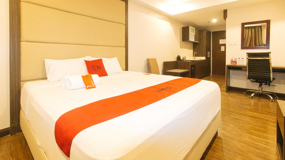 RedDoorz Deluxe Room